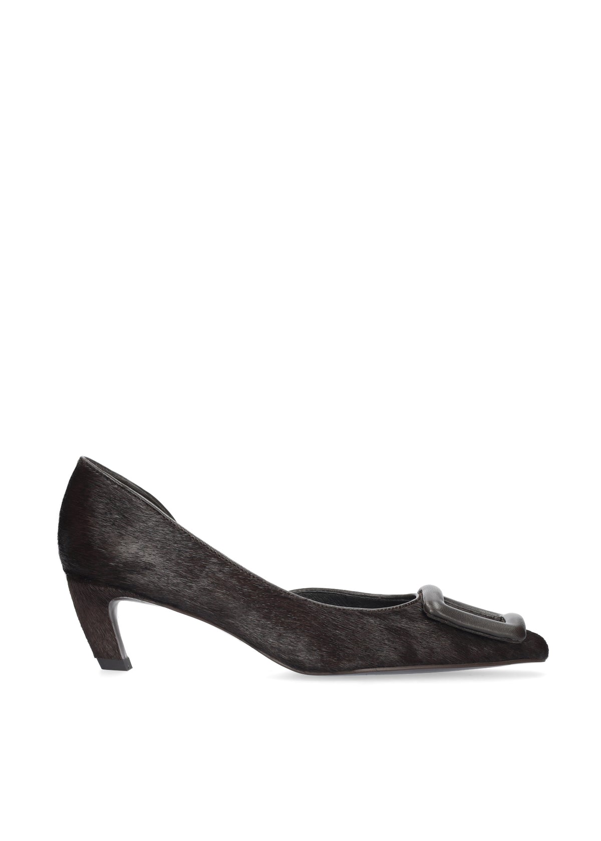 Vista lateral de los zapatos de salón de piel con pelo para mujer Bonnie Pumps 55 en color marrón, con punta afilada, adorno forrado y tacón fino de 5,5 cm de BIBI LOU.