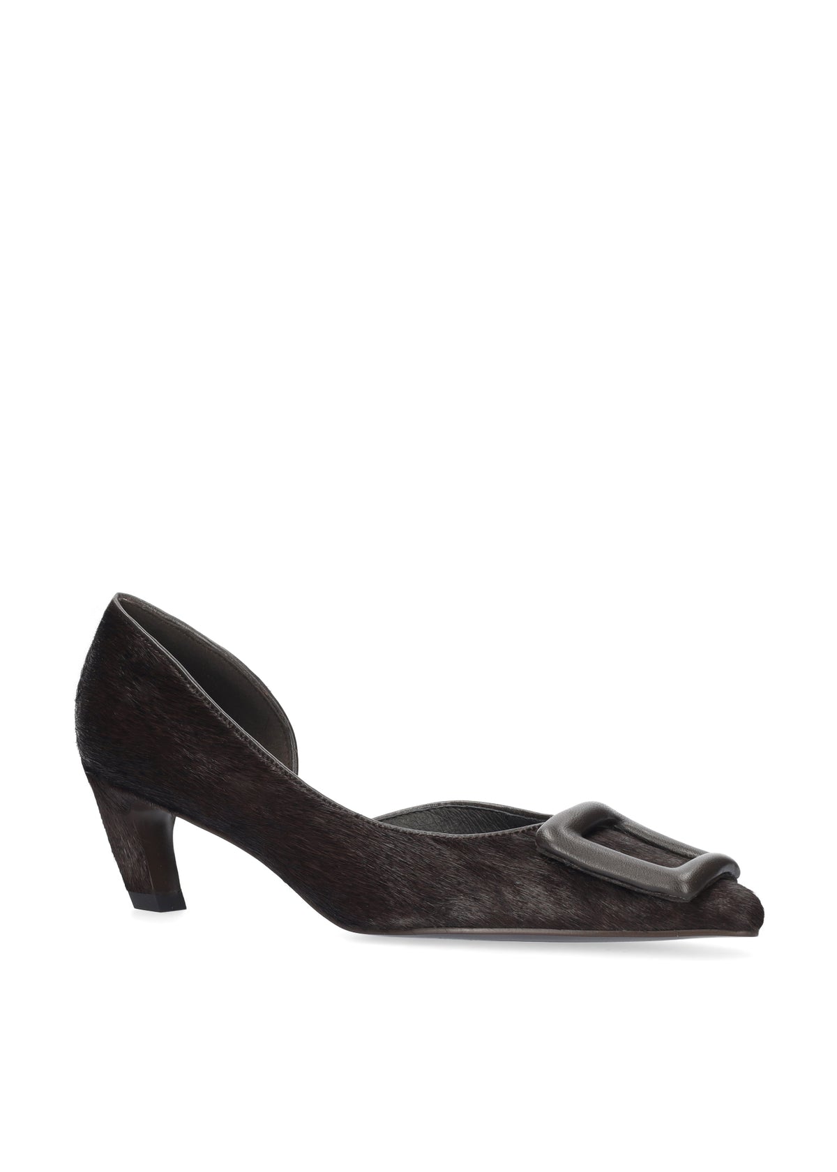 Vista lateral de los zapatos de salón de piel con pelo para mujer Bonnie Pumps 55 en color marrón, con punta afilada, adorno forrado y tacón fino de 5,5 cm de BIBI LOU.