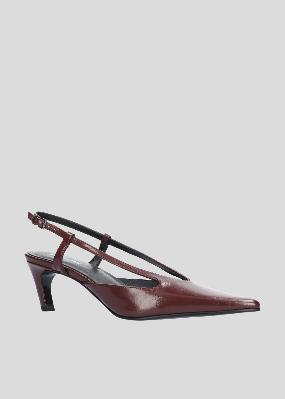 Zapatos de salón de piel color Scarlet para mujer, con punta afilada, detalle cut out y tacón de aguja de 5,5 cm, de Lola Cruz.