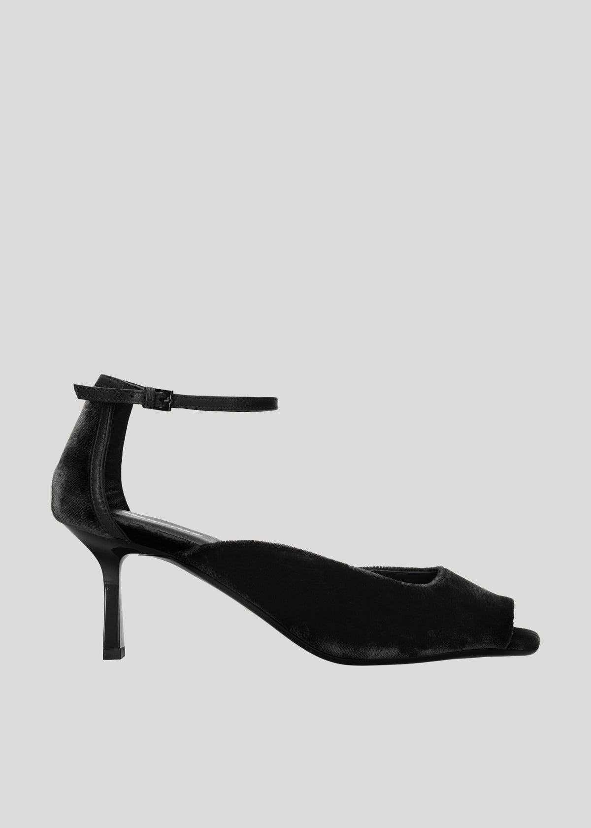 Sandalias de tacón de terciopelo para mujer en color Negro, con punta cuadrada y tacón de aguja de 70 mm de Lola Cruz.