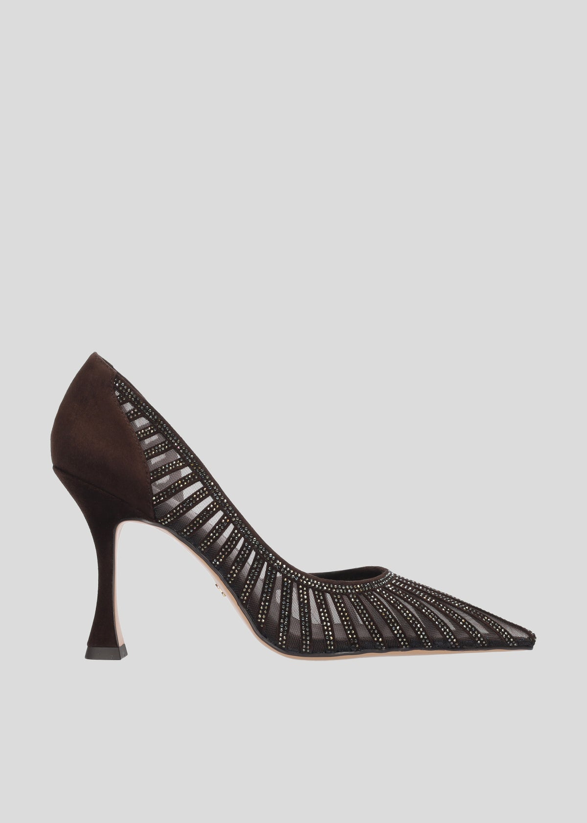 Vista lateral de los zapatos de salón de ante con brillos sobre mesh para mujer Harper Pump 95 en color Chocolate, con punta afilada y tacón de aguja de 95 mm de Lola Cruz.