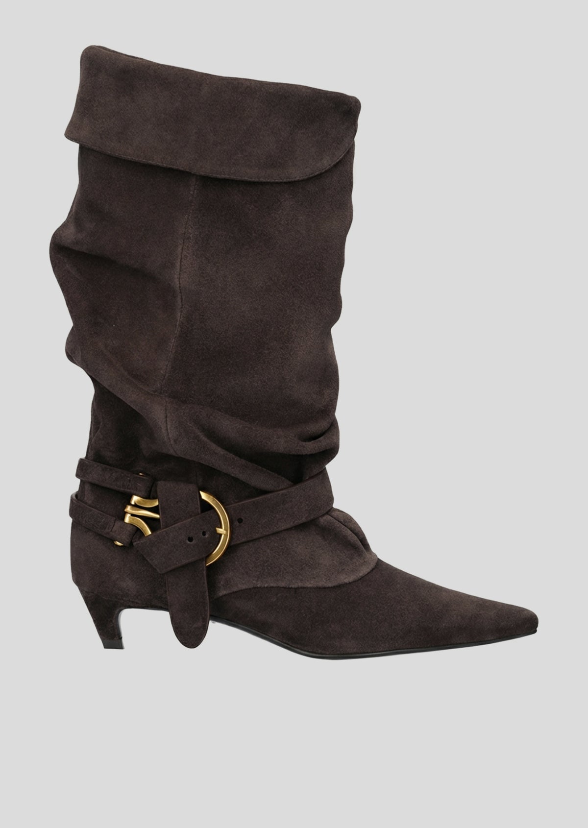 Botas de piel para mujer en color Chocolate, con punta afilada, adorno de cinturón, caña baja y tacón de aguja de 35 mm de Lola Cruz.